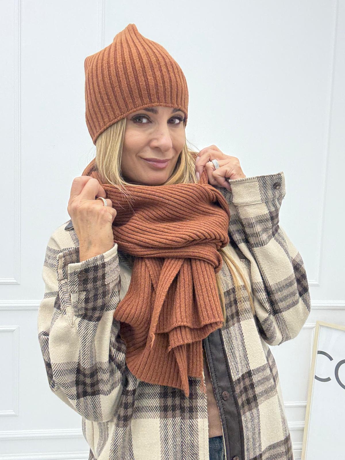 Czapka Ciemnym Cynamon