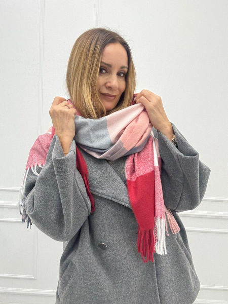 Szal Czerwony w Kratę