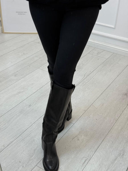 Spodnie Leginsy Czarne Slim Line Minouu