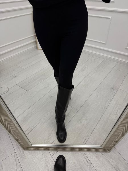 Spodnie Leginsy Czarne Slim Line Prążek Minouu