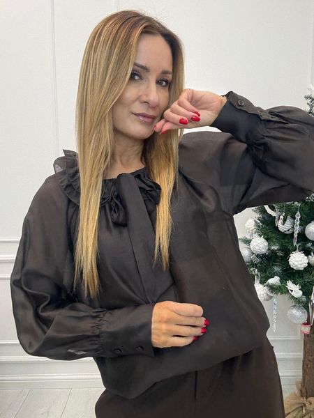 Czekoladowa Bluzka z Wiązaniem i Falbanką przy Dekolcie Minouu