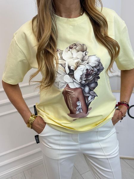 Bluzka T-shirt Minouu Kobieta z Piwoniami Kolor Bananowy