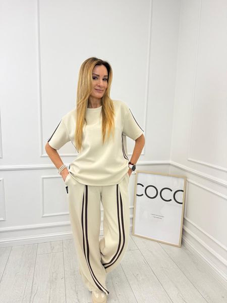 Beżowy Komplet Dresowy Minouu z Czekoladowymi Paskami