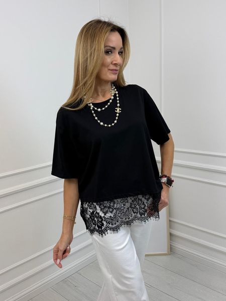 Czarna Asymetryczna Bluzka T-shirt z Koronkowym Wykończeniem LUMINA
