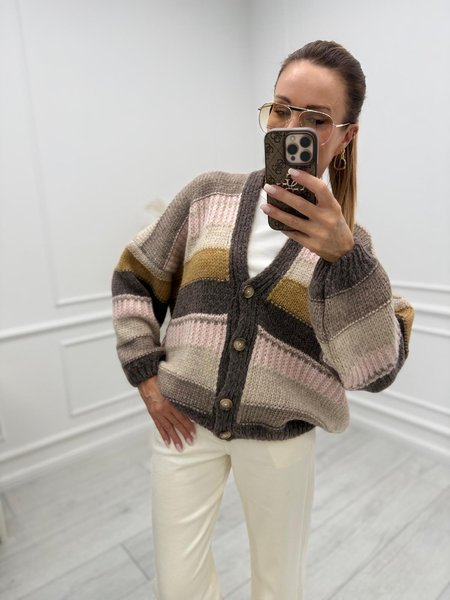 Sweter POLA w Szerokie Pasy z Pudrowym 