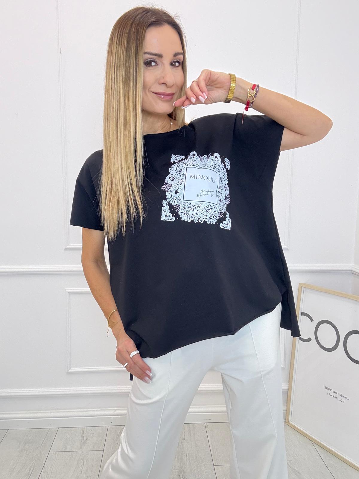 Czarna Bluzka Agnes Minouu Logo