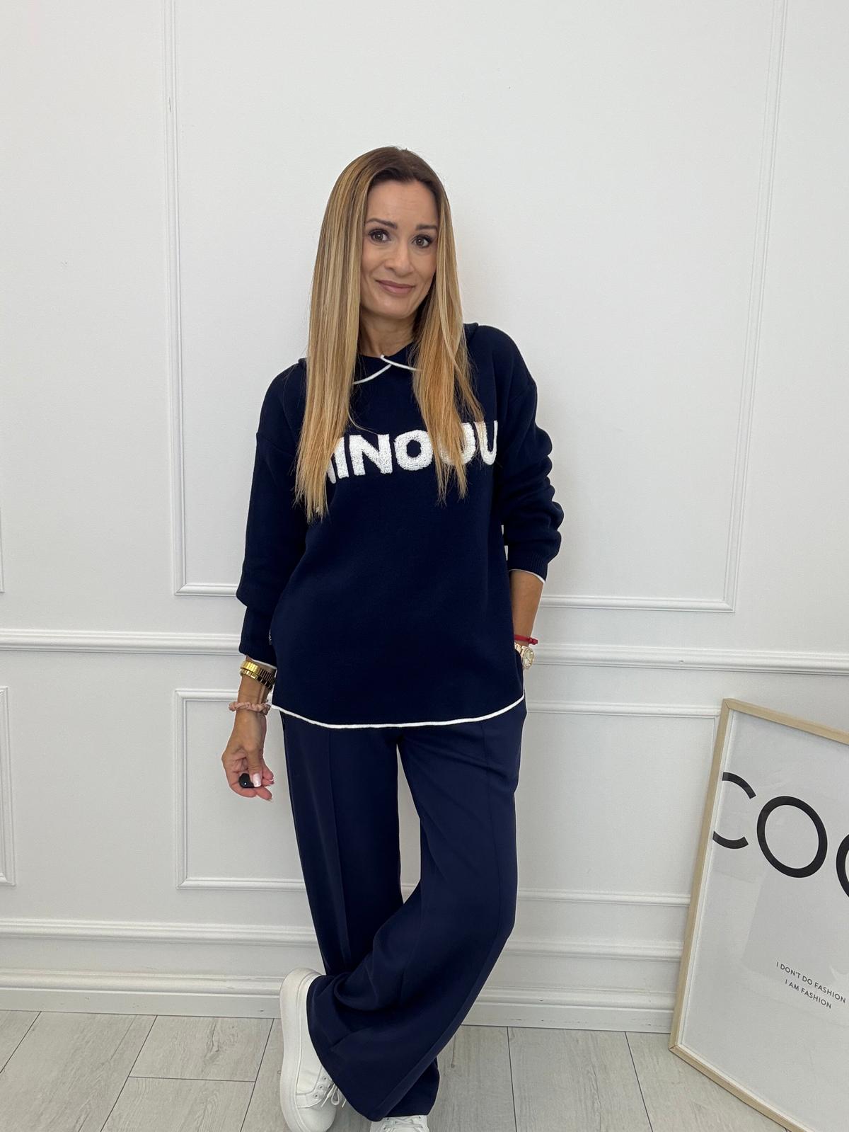 Granatowy Sweter z Napisem Minouu 