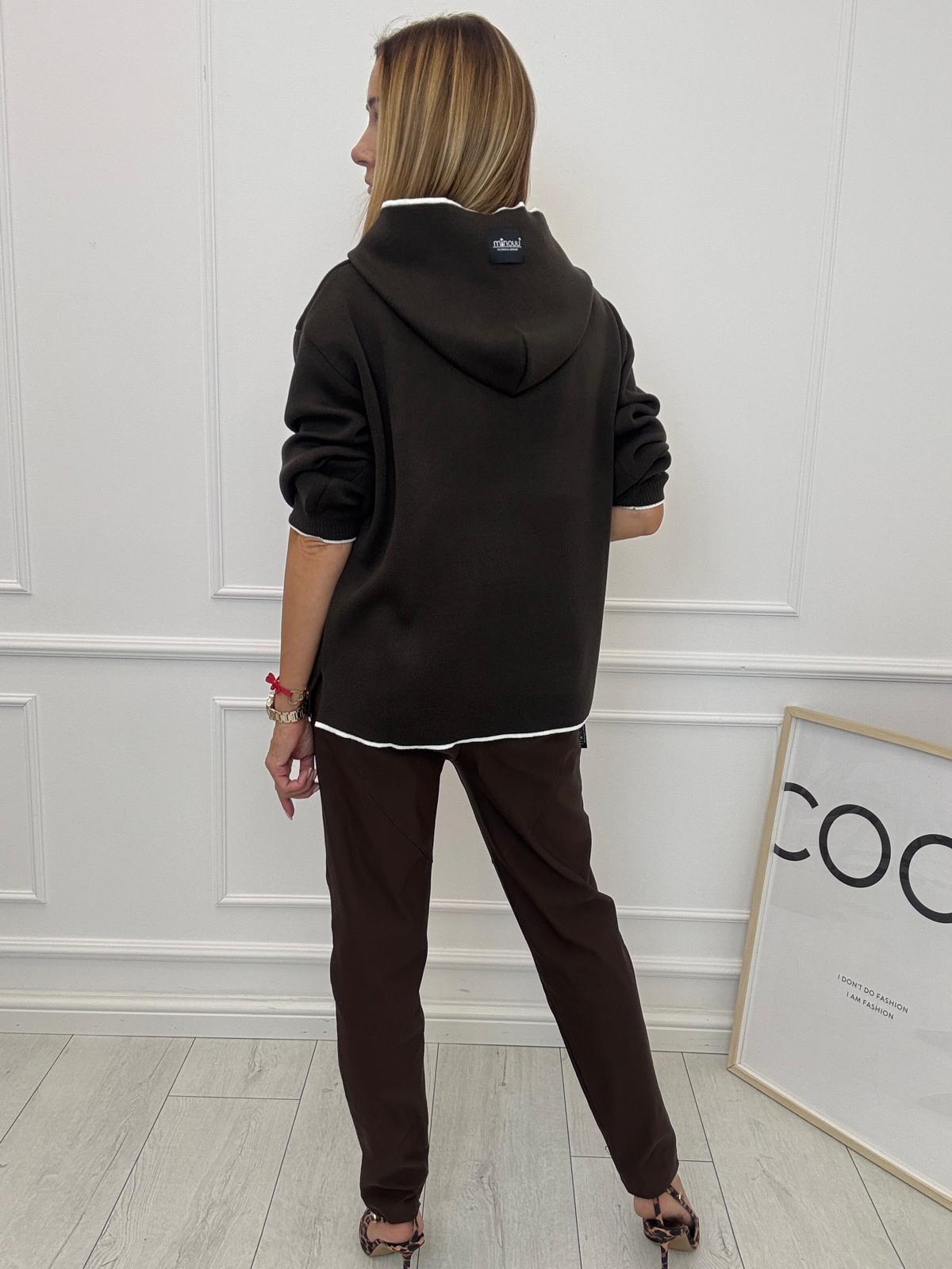 Czekoladowy Sweter z Napisem Minouu 