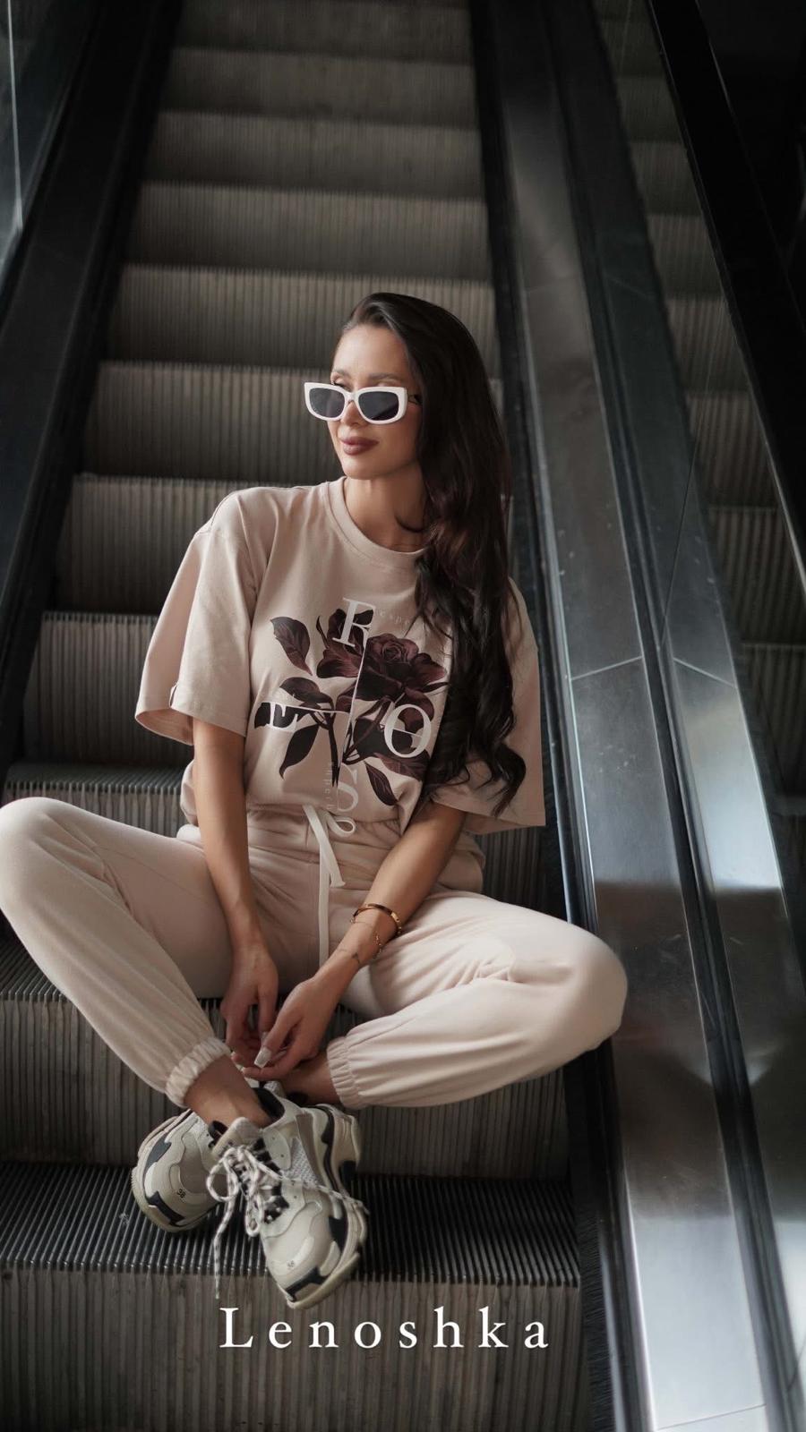 Beżowa Bluzka T-shirt Lenoshka Flower