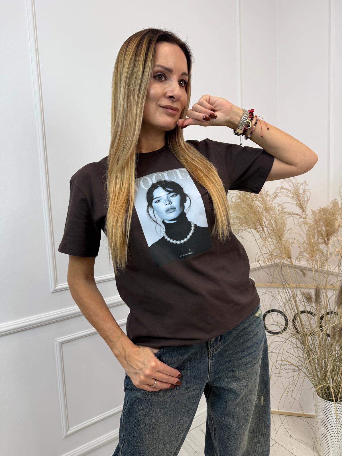 Czekoladowa Bluzka T-shirt Nooda Model VOGUE