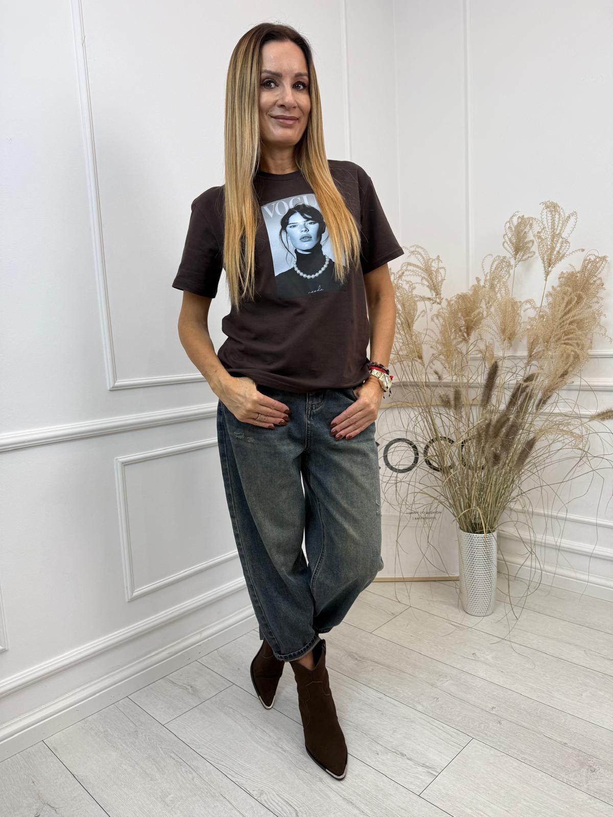 Czekoladowa Bluzka T-shirt Nooda Model VOGUE