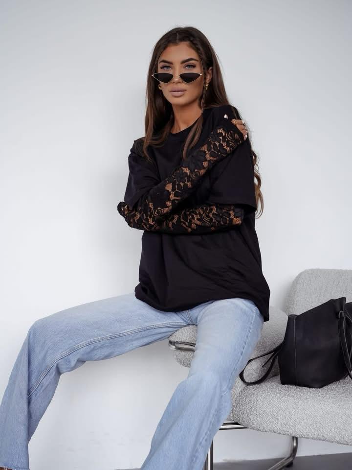 Czarny  Damski T-Shirt Bocca z Koronkowymi Rękawami