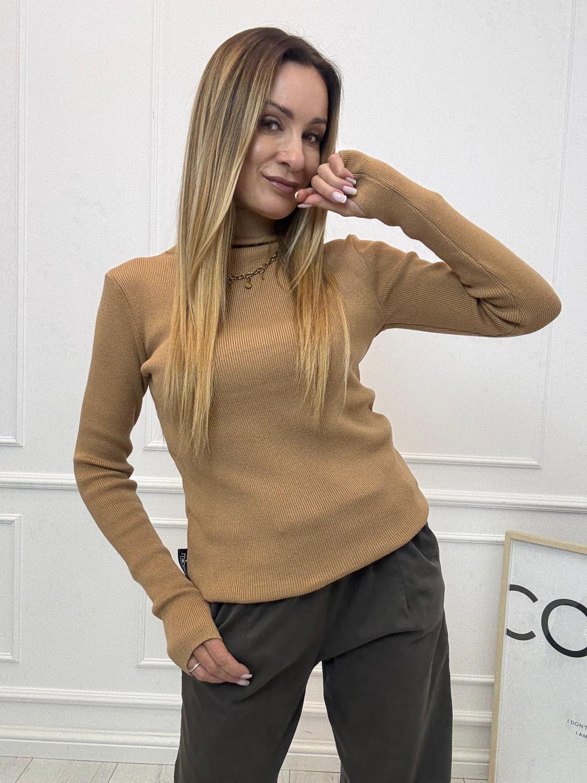 Koniakowy Sweter Minouu Półgolf Wiskoza