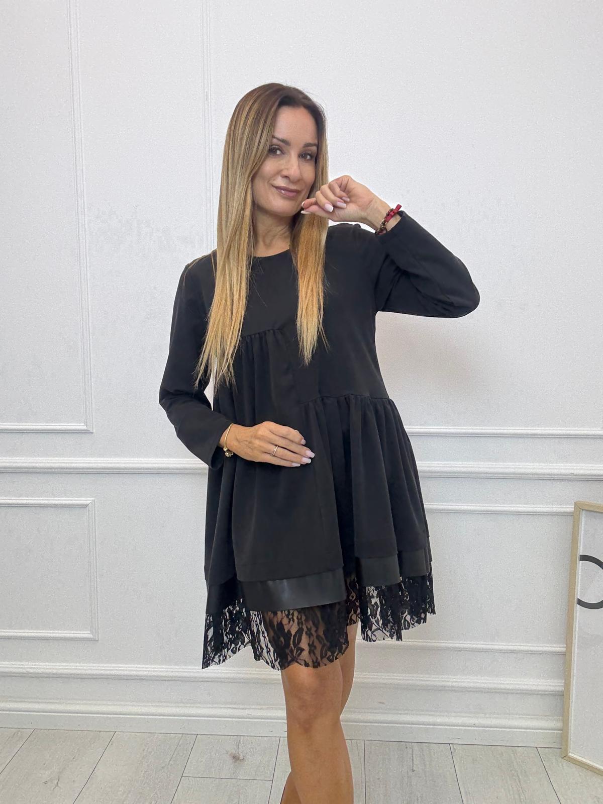 Czarna Sukienka z Asymetryczną Falbanką