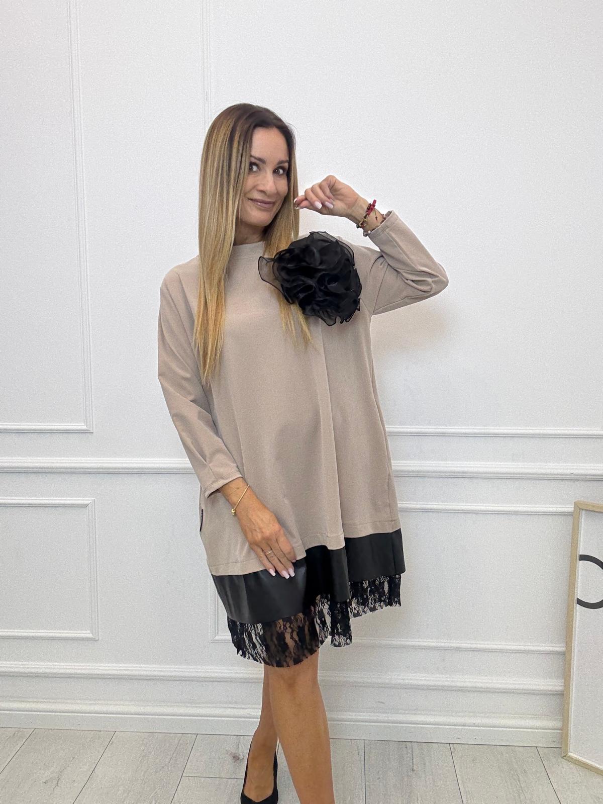 Beżowa Sukienka Minouu z Dopinaną Różą