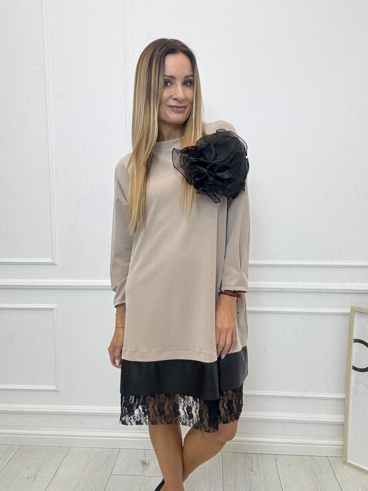 Beżowa Sukienka Minouu z Dopinaną Różą