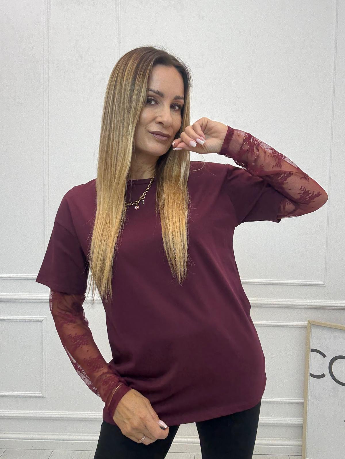 Damski T-Shirt z Koronkowymi Rękawami Wino