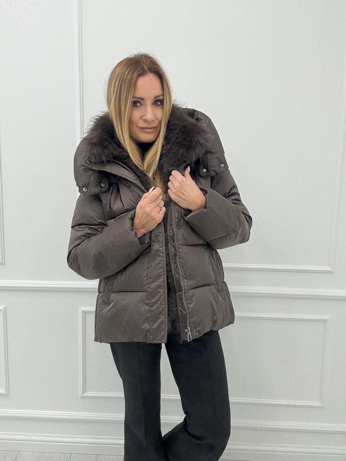 Pikowana Kurtka Czekolada Minouu z Odpinanym Futerkiem