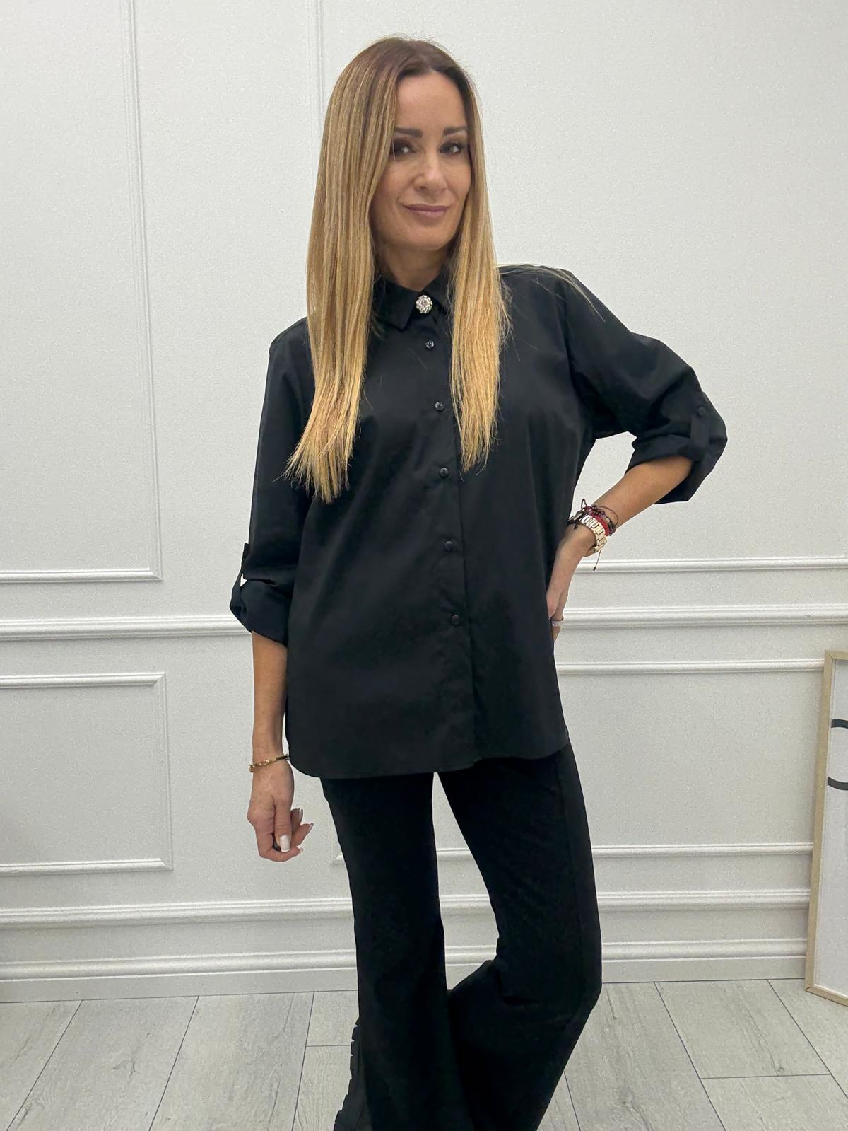 Czarna Koszula Minouu z Broszką przy Kołnierzyku