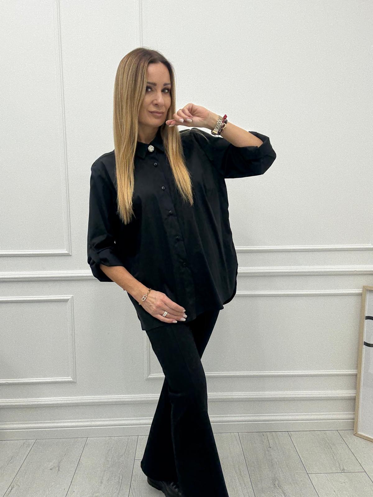 Czarna Koszula Minouu z Broszką przy Kołnierzyku