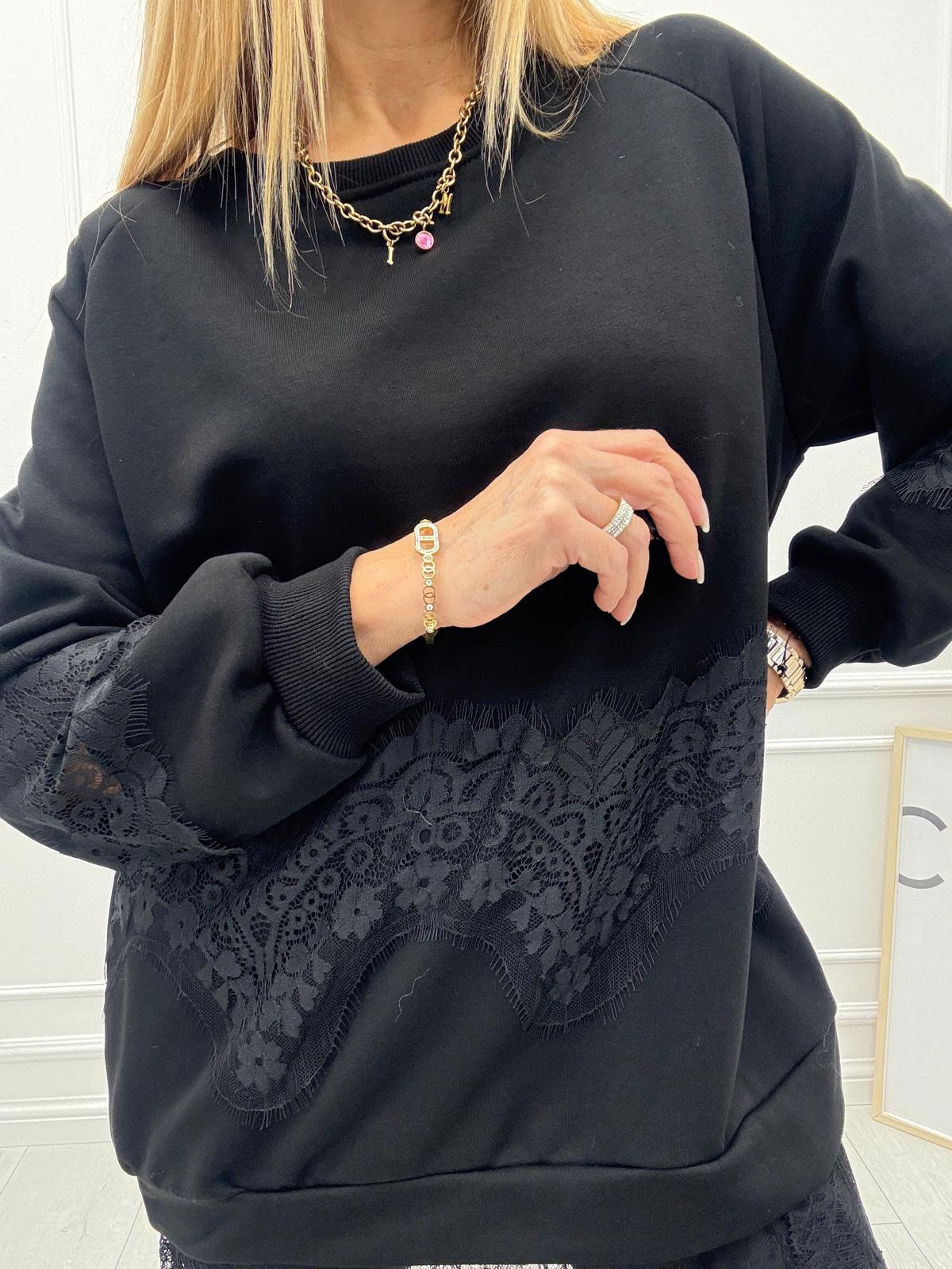 Czarna Bluza z Koronkową Spódnicą