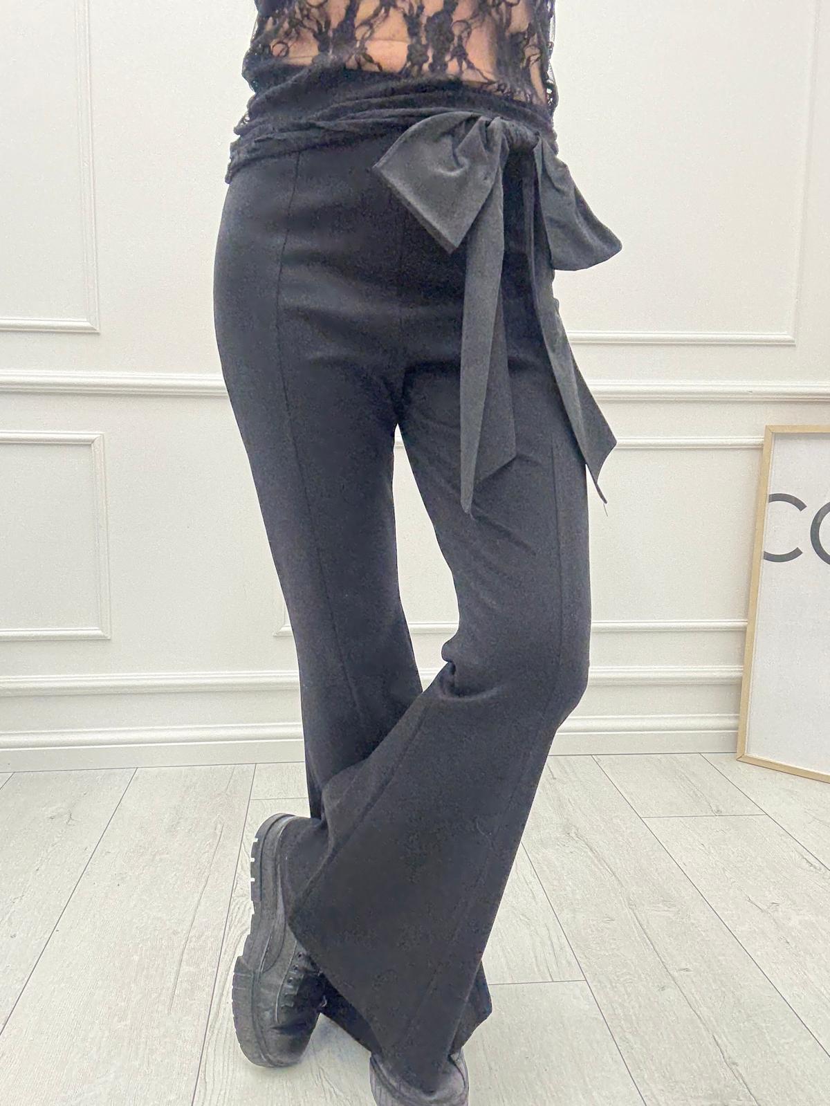 Czarne Spodnie z Odpinaną Kokardą Dzwony