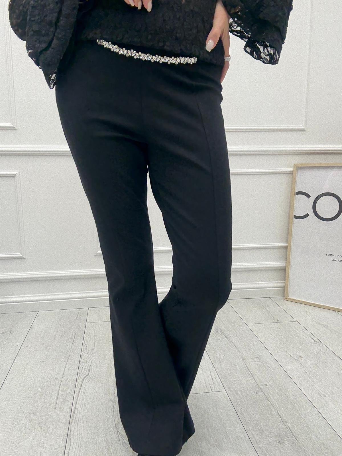 Czarne Spodnie z Paskiem Dzwony