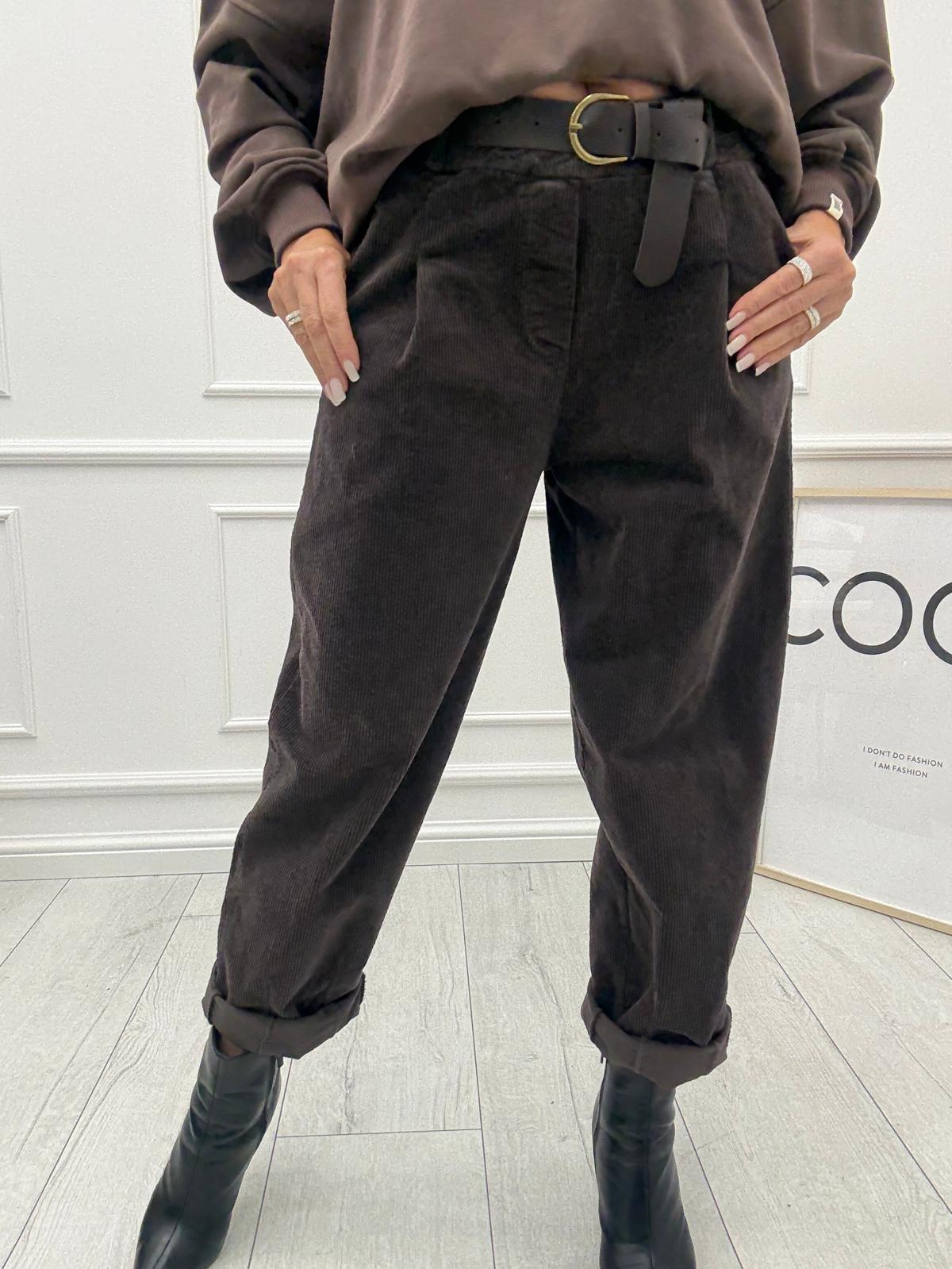 Czekoladowe Sztruksowe Spodnie z Paskiem