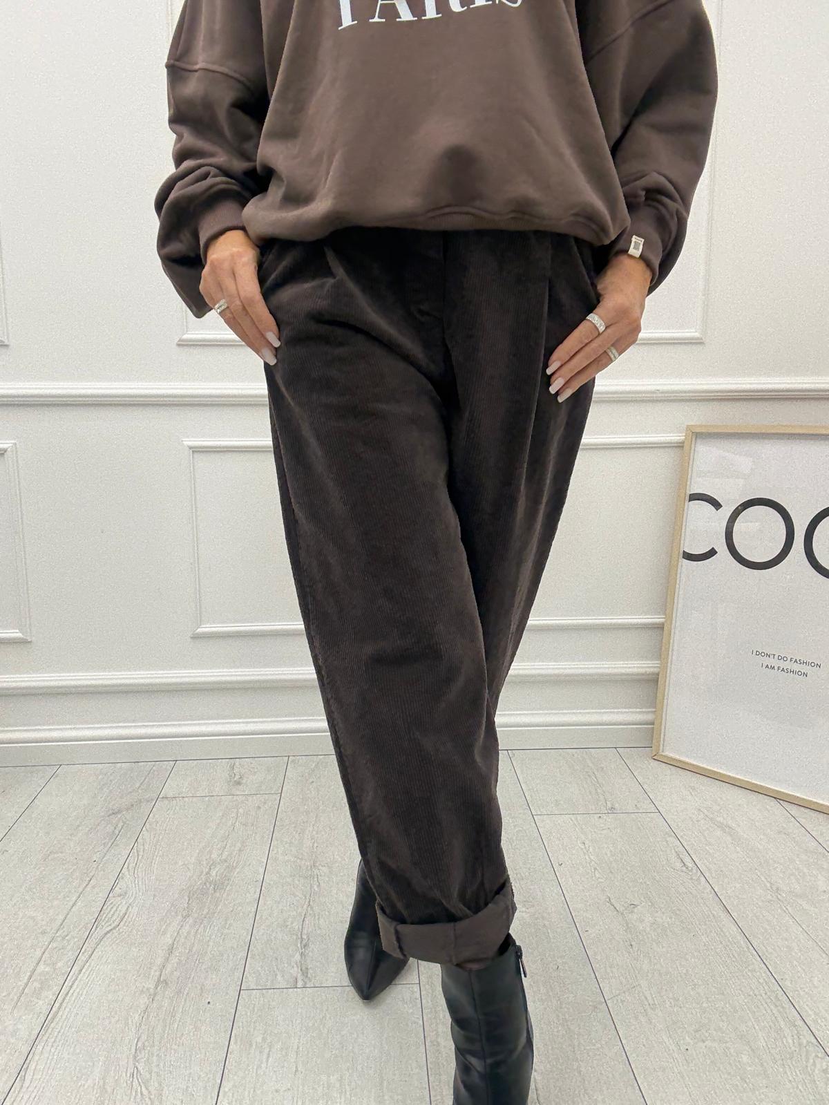 Czekoladowe Sztruksowe Spodnie z Paskiem