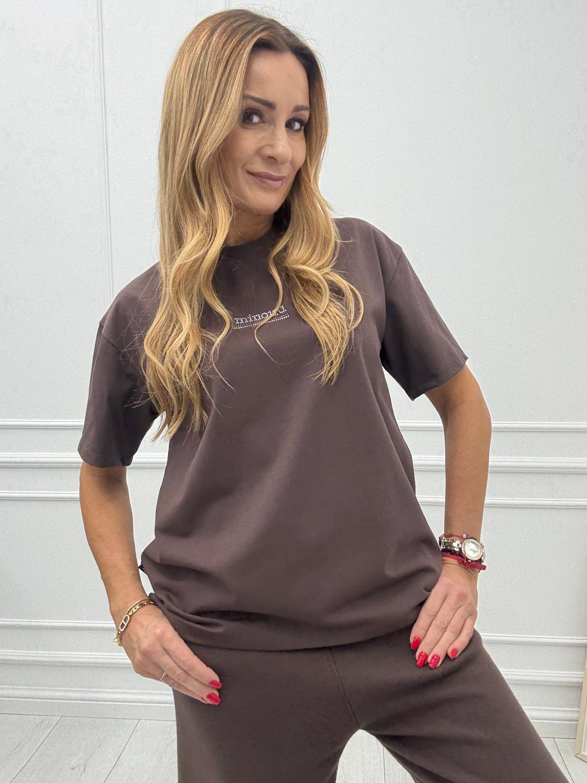 Brązowy Damski T-Shirt z Napisem Minouu