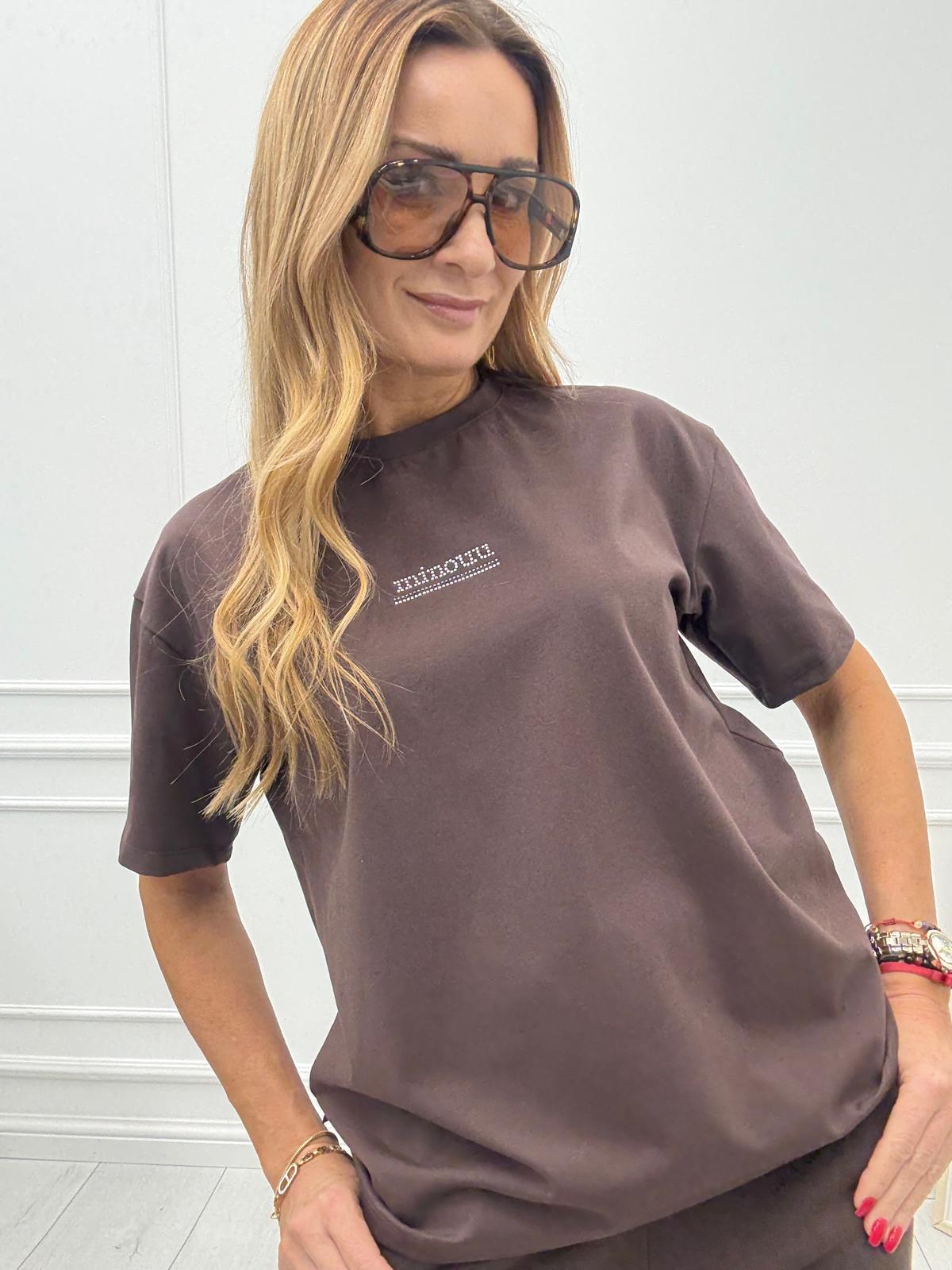 Brązowy Damski T-Shirt z Napisem Minouu