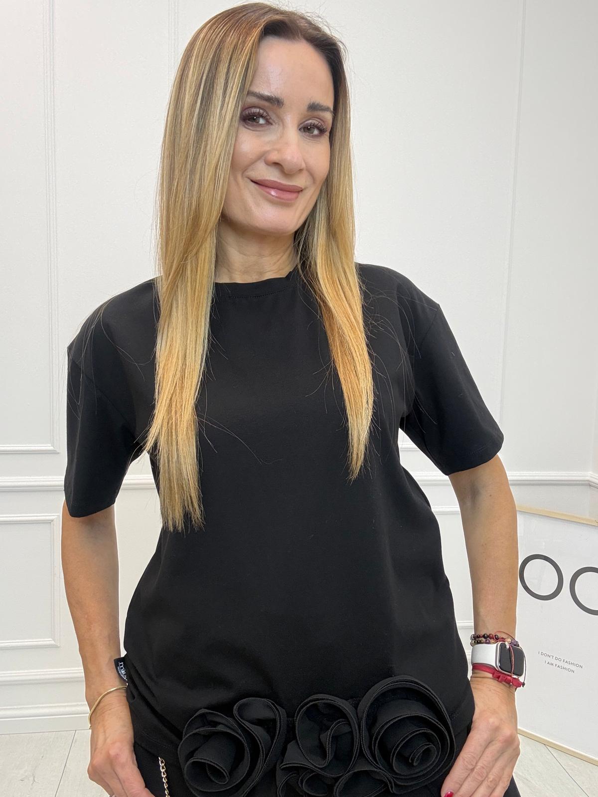 Czarna  Bluzka T-Shirt Minouu z Różami 3D