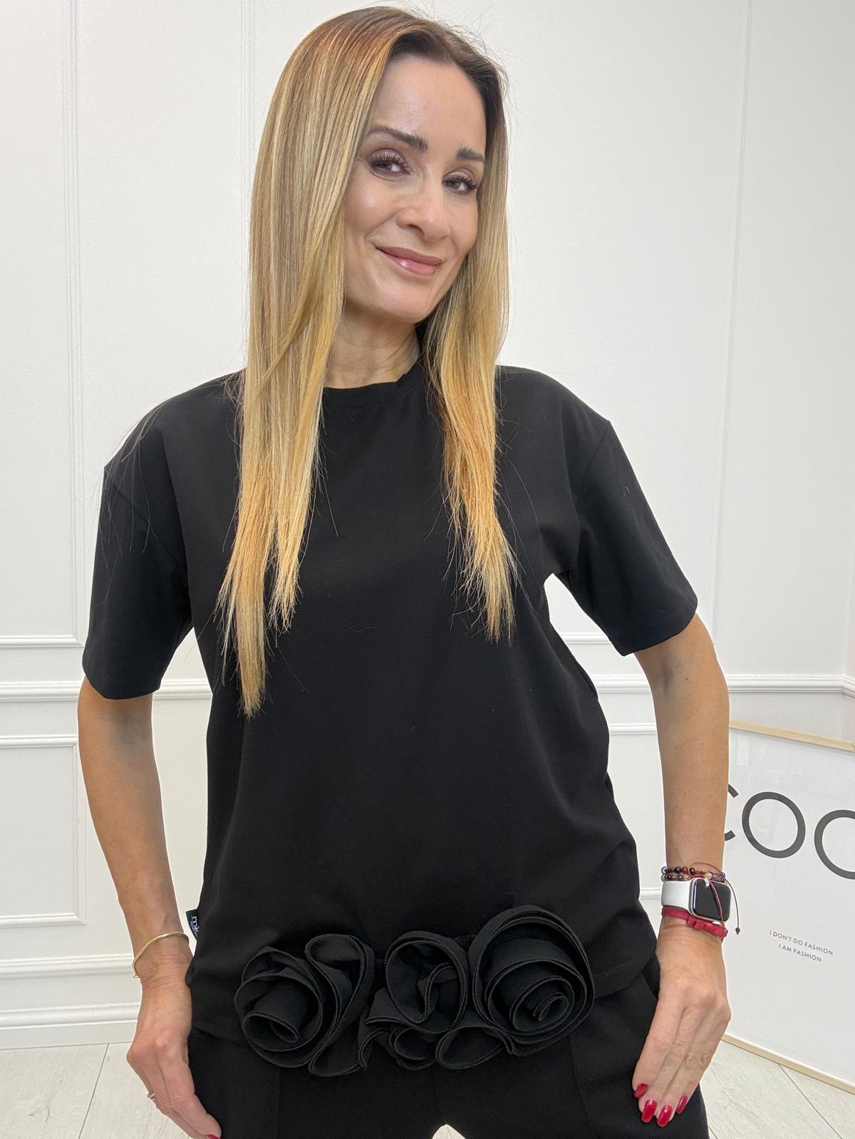 Czarna  Bluzka T-Shirt Minouu z Różami 3D