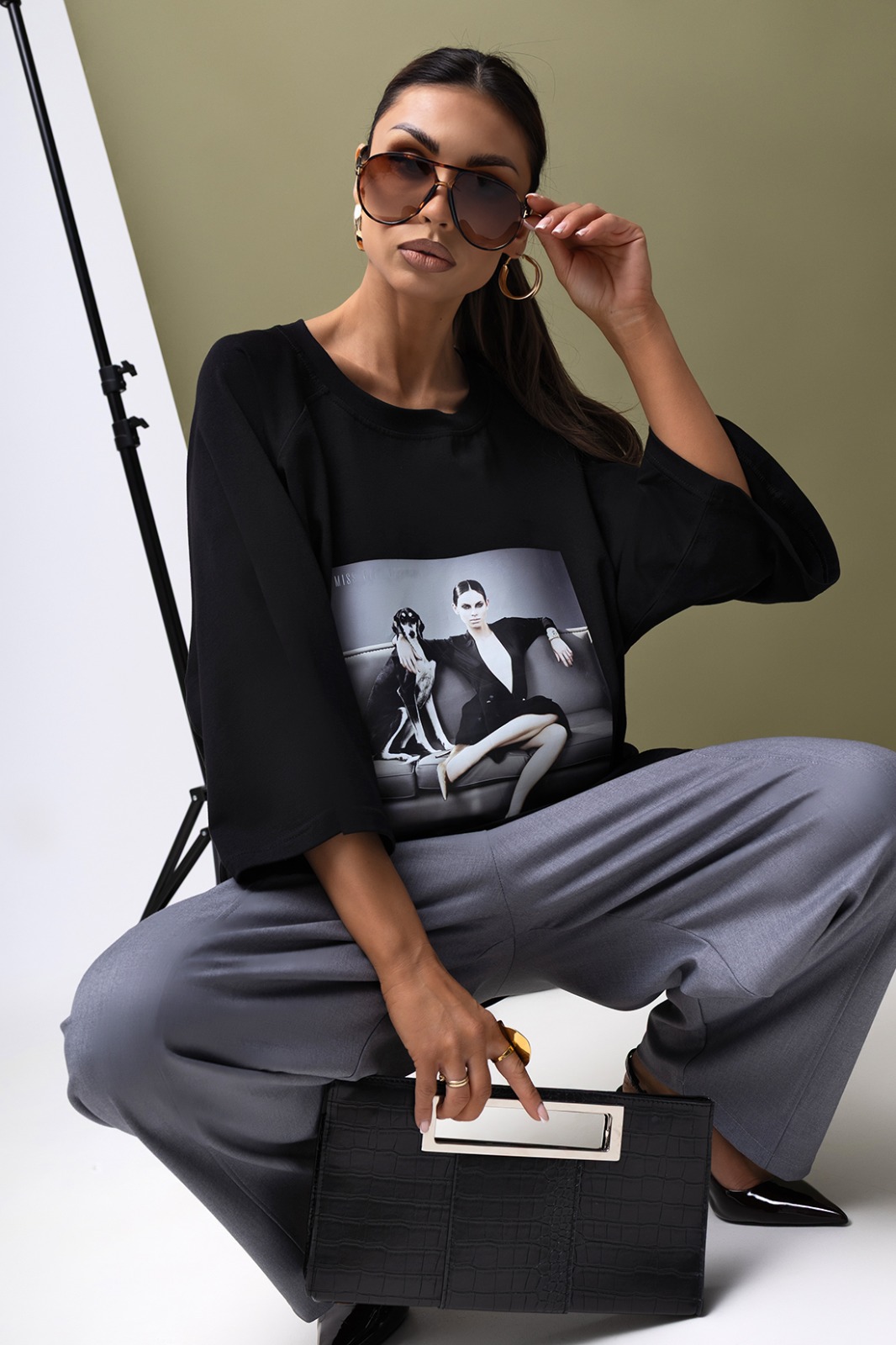 Damski T-shirt Madame (czarny) Miss City Official 