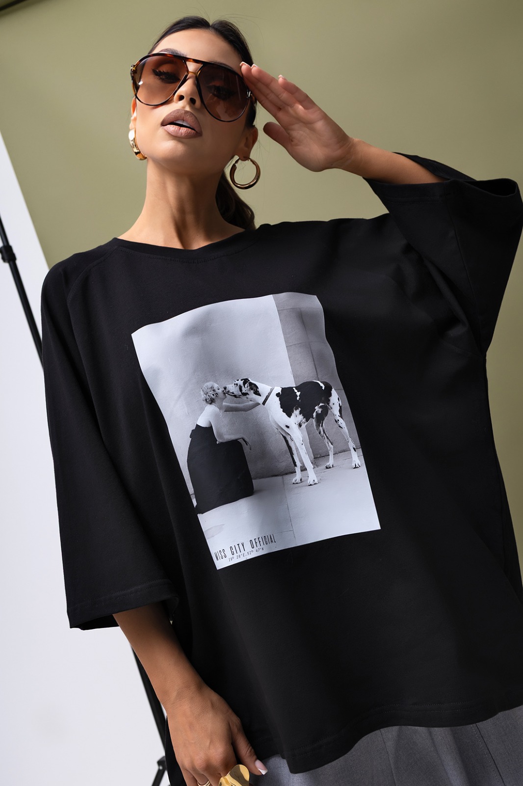 Damski T-shirt Kiss (czarny) Miss City Official 