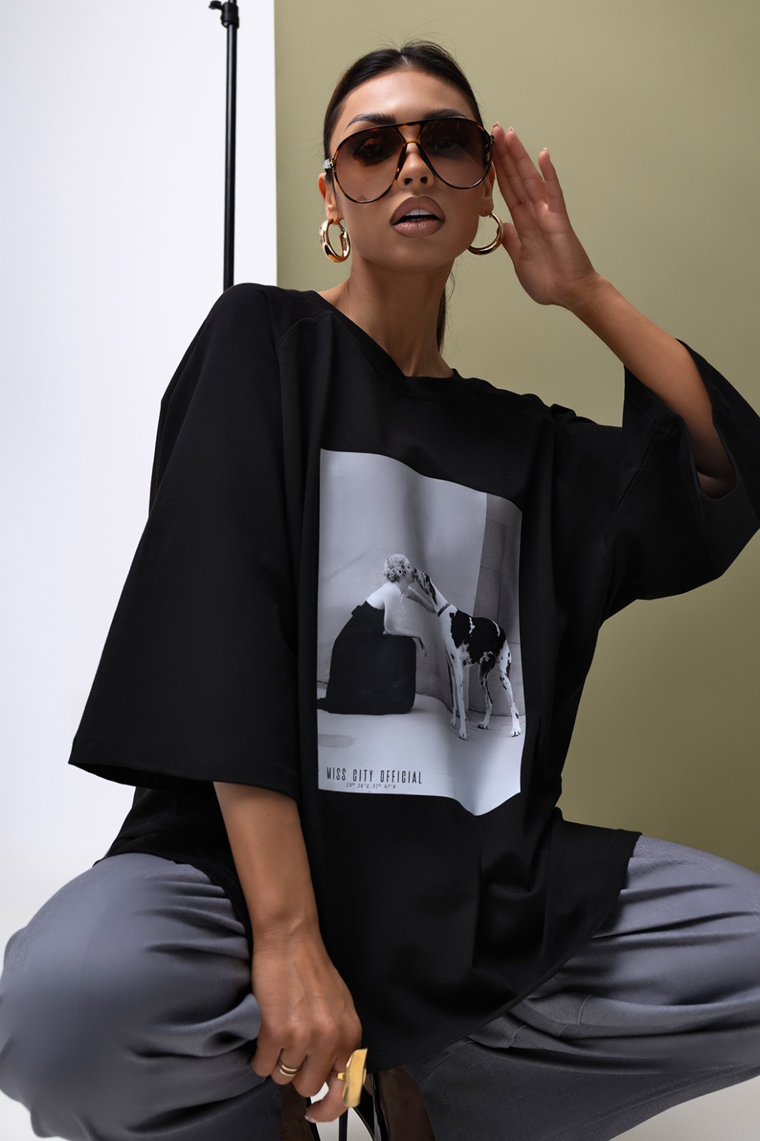 Damski T-shirt Kiss (czarny) Miss City Official 