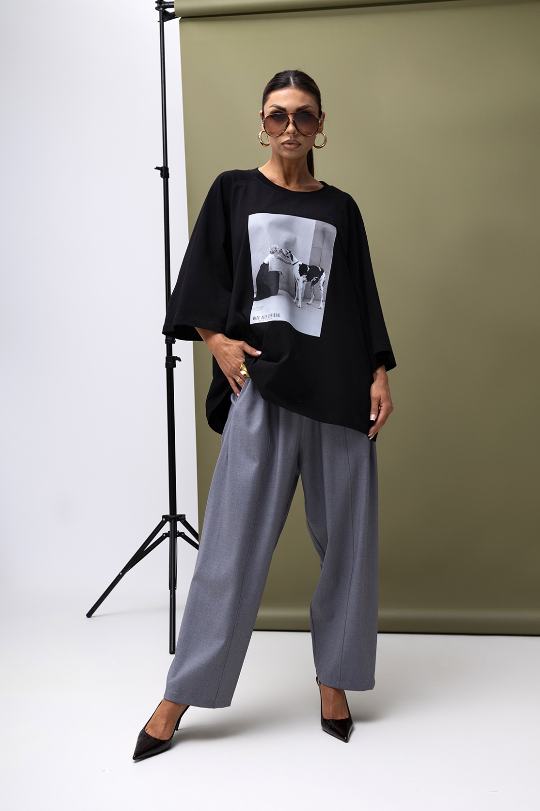 Damski T-shirt Kiss (czarny) Miss City Official 