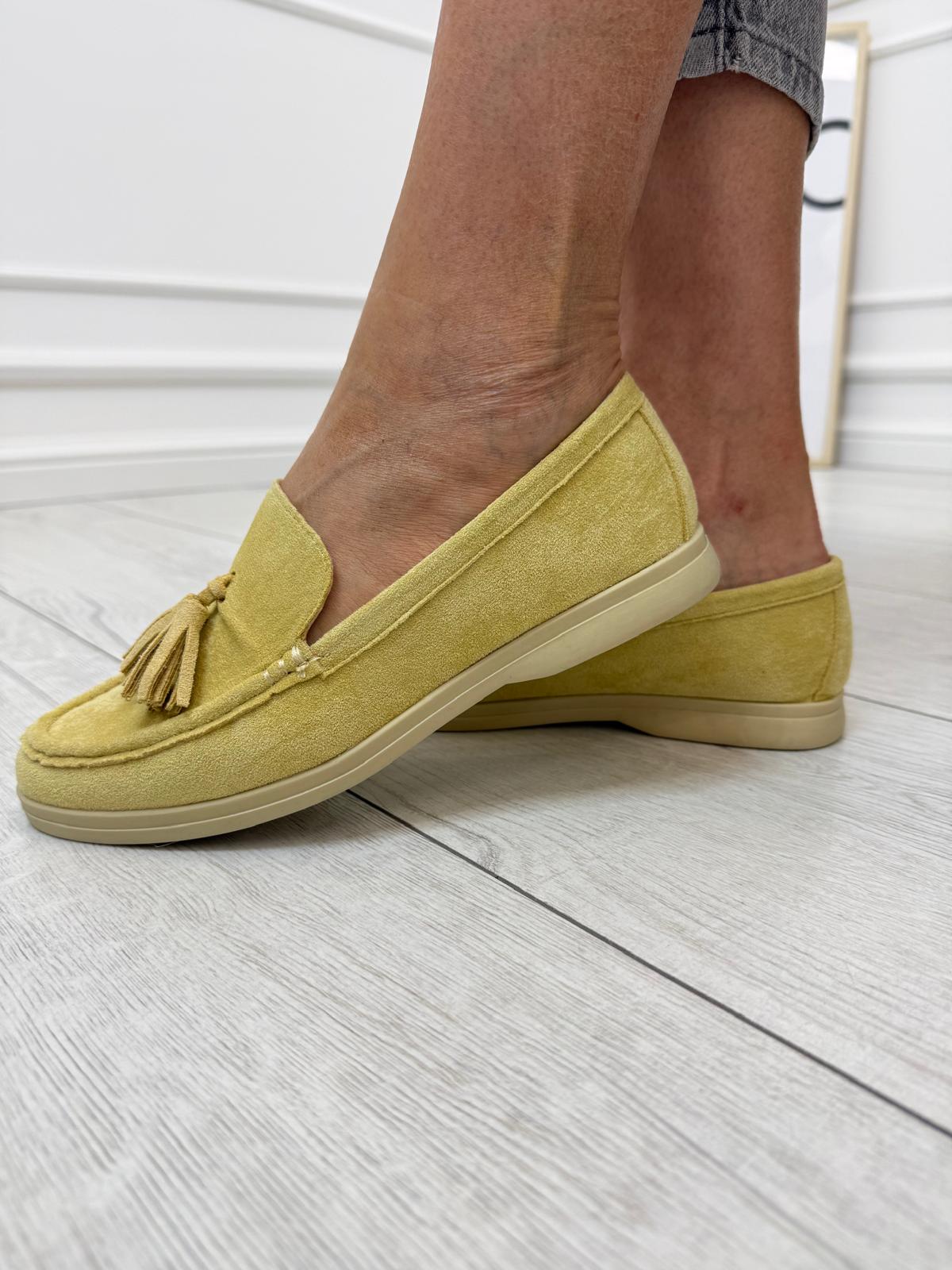 Zamszowe mokasyny damskie z frędzlami