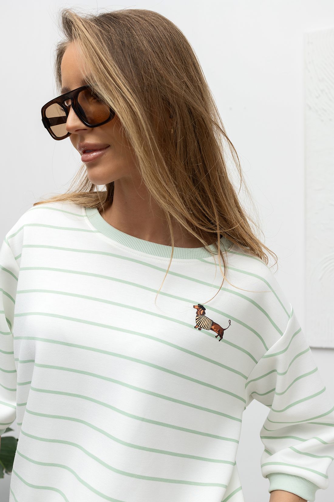 Bluza z Jamniczkiem Xana Kolor Matcha z Białym