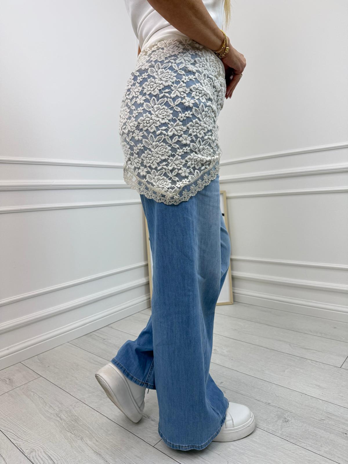 Beżowa Koronkowa Chusta Wiązana Romantyczny Akcent Stylizacji 