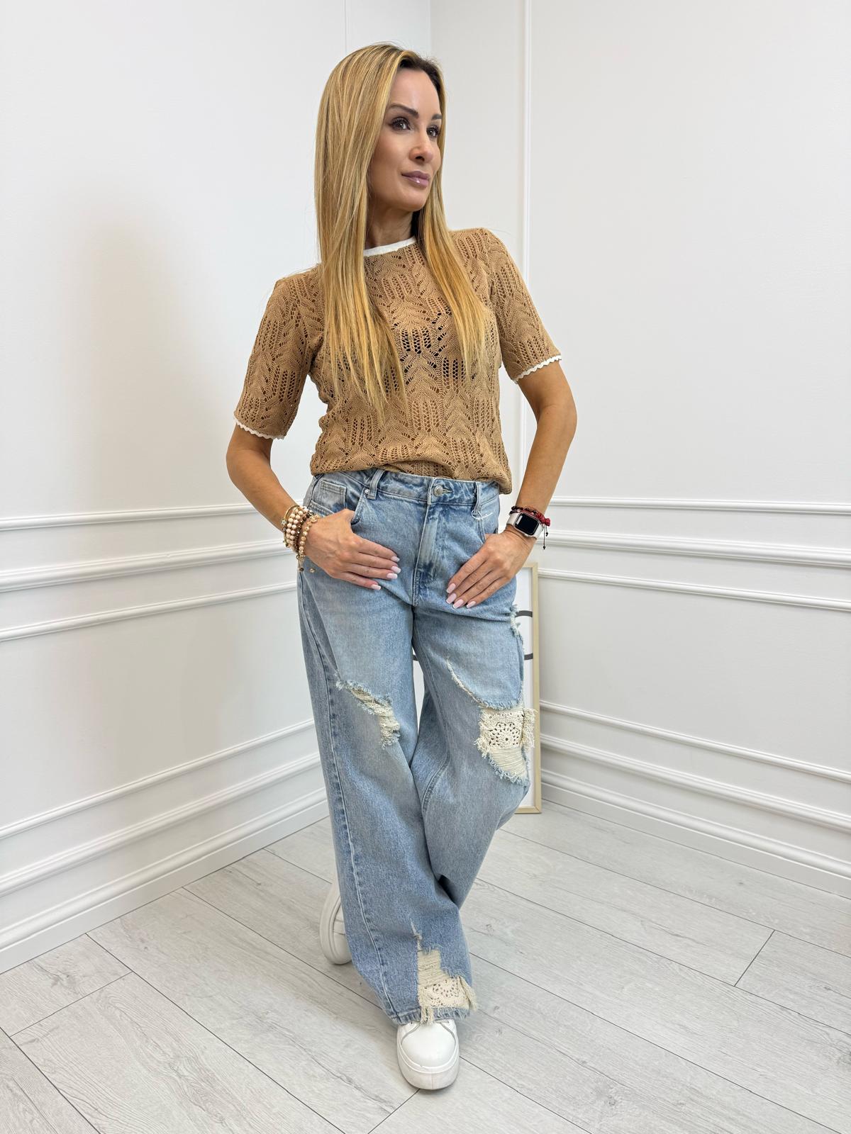 Jeansy wide leg z przetarciami i koronkowymi wstawkami