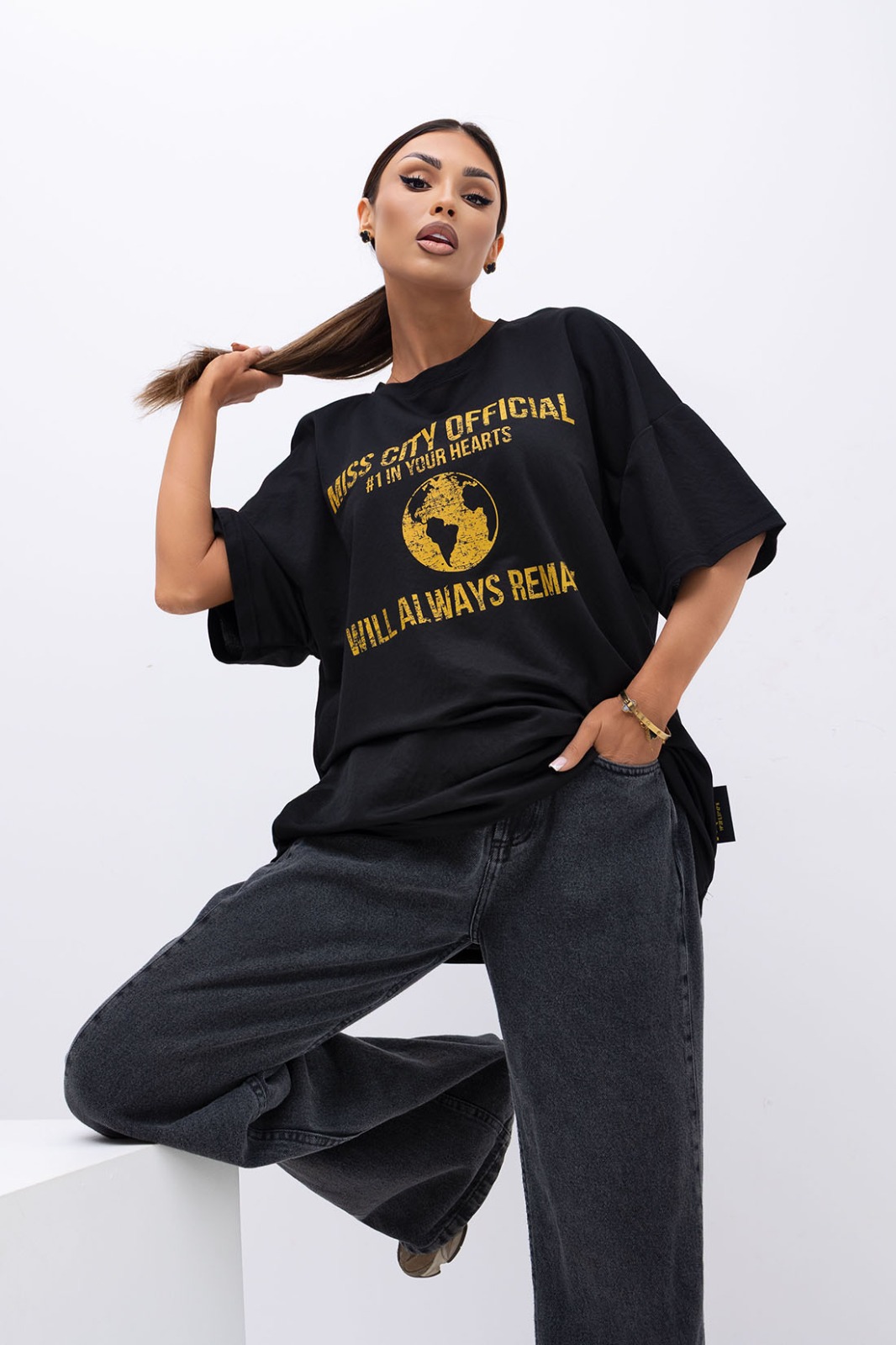 Damski T-shirt Urban Globe (czarny) Miss City Official