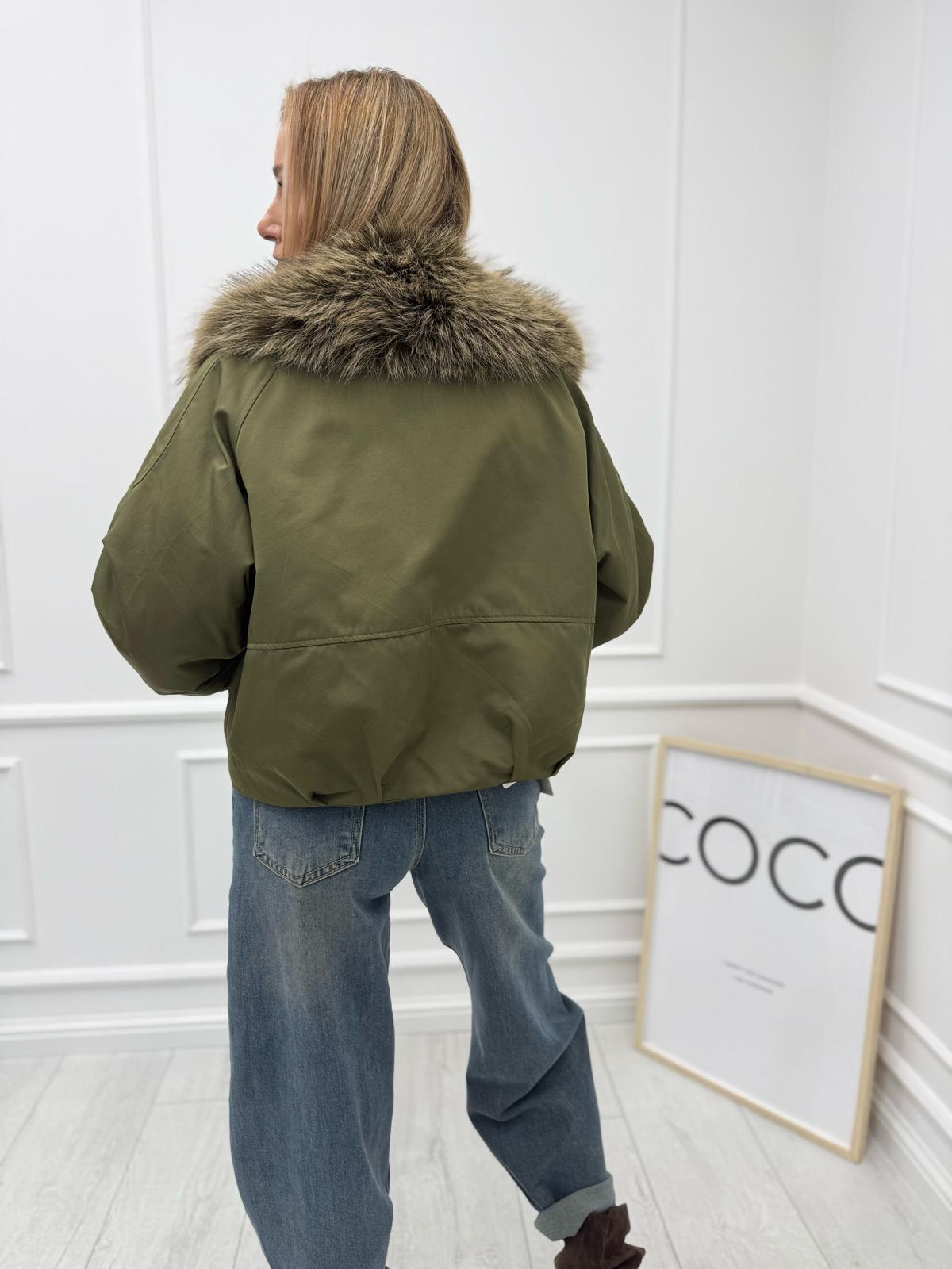 Kurtka Winter Glam z Futrzanym Kołnierzem Khaki