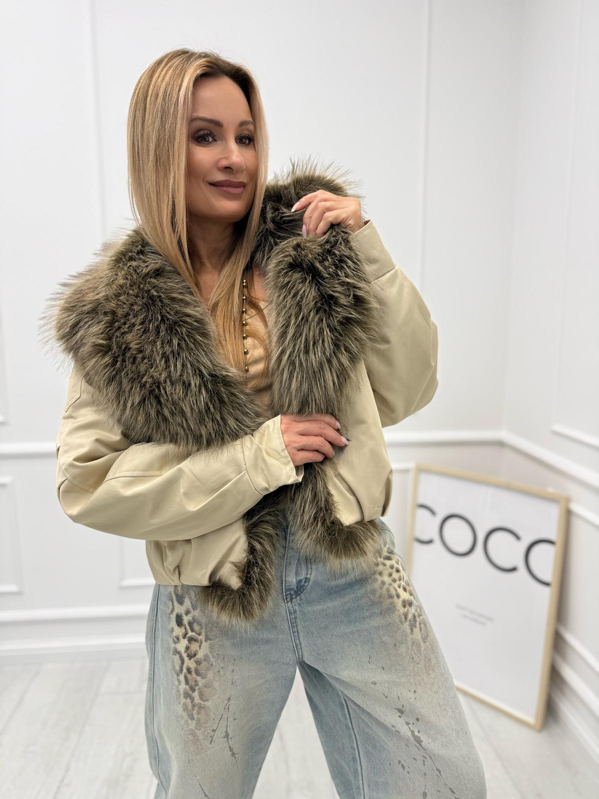 Kurtka Winter Glam z Futrzanym Kołnierzem Beżowa