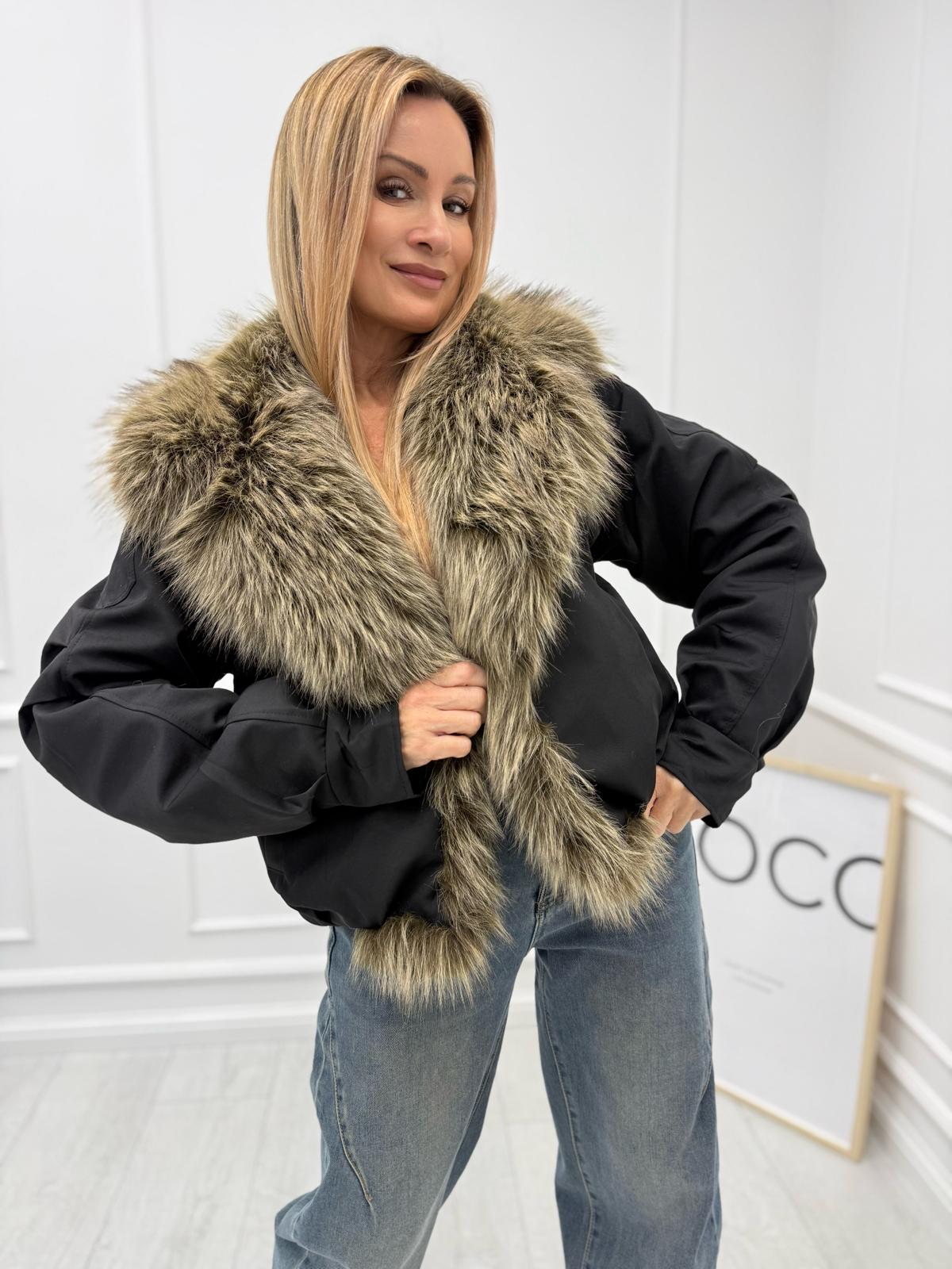 Kurtka Winter Glam z Futrzanym Kołnierzem Czarna
