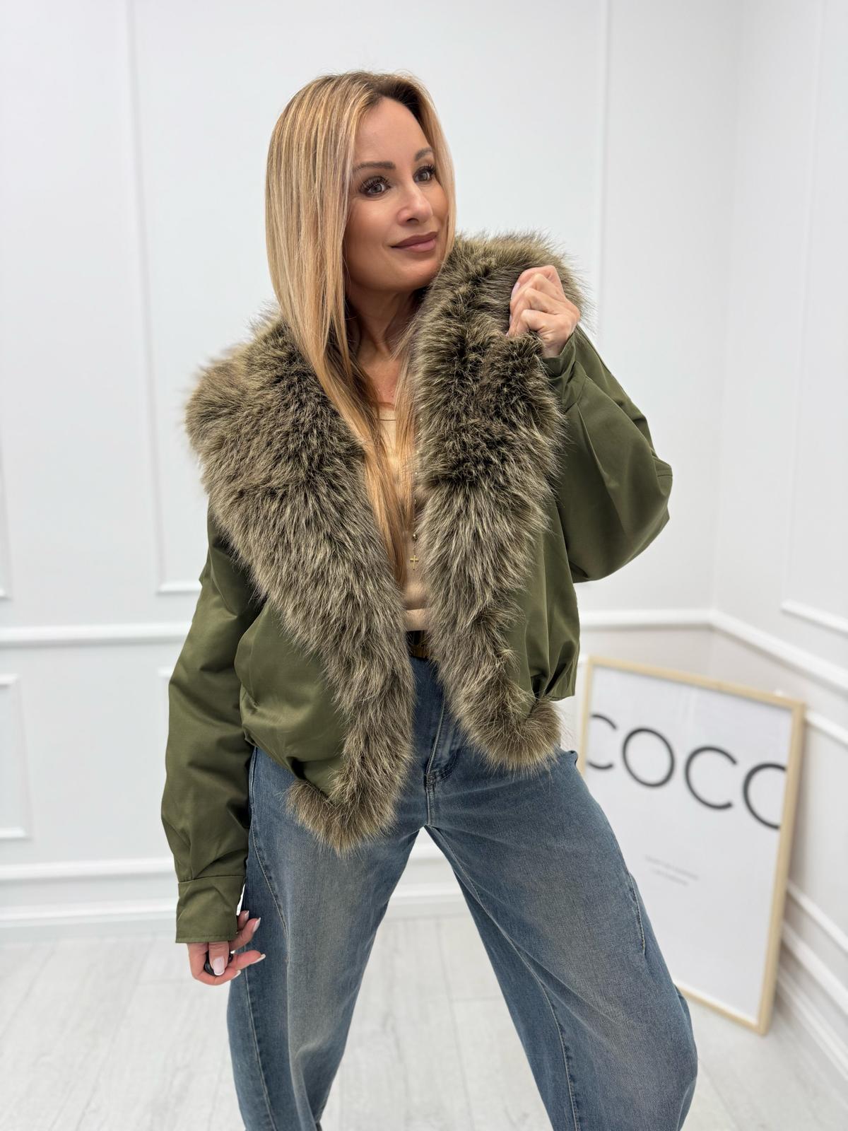 Kurtka Winter Glam z Futrzanym Kołnierzem Khaki