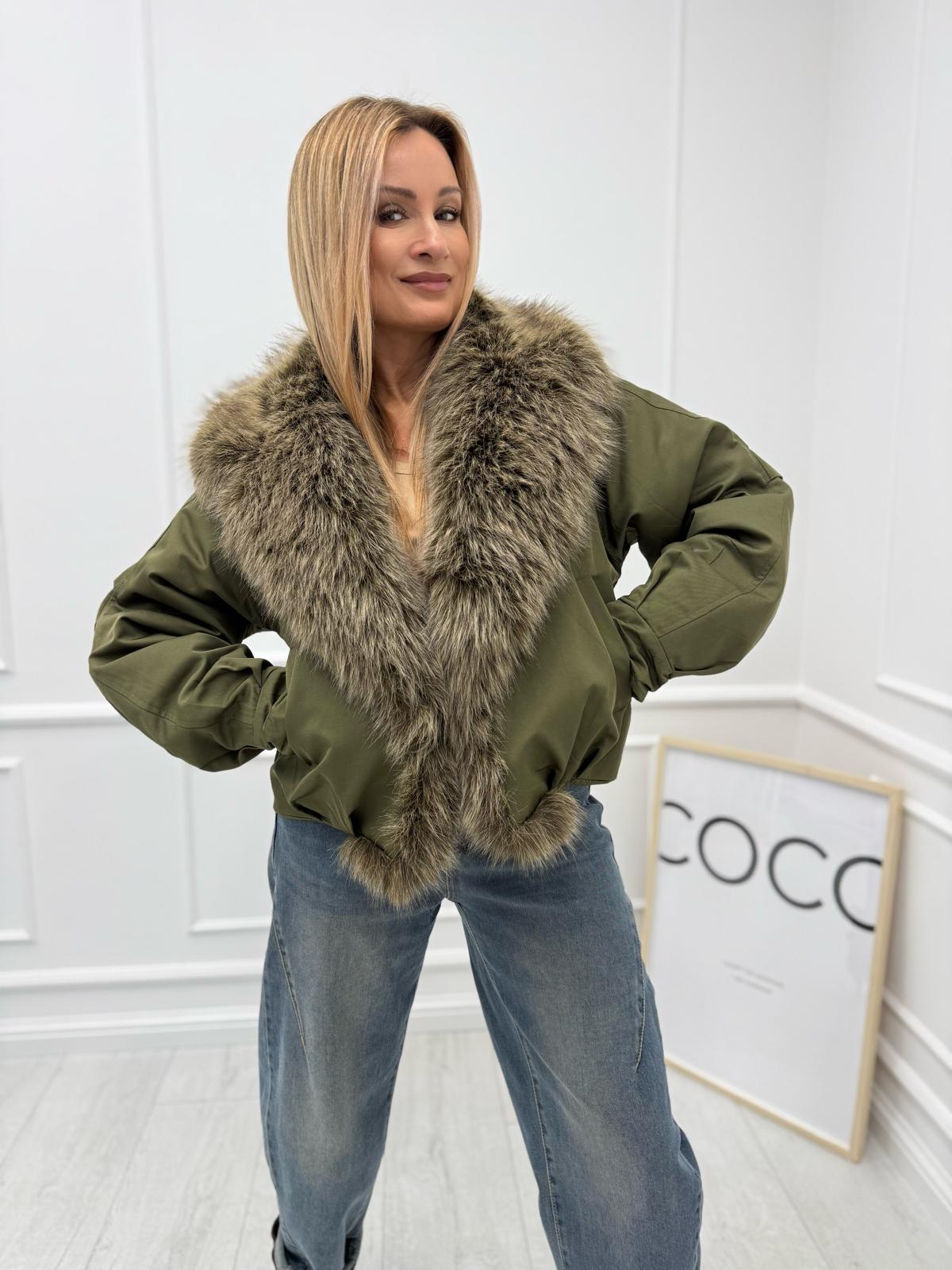 Kurtka Winter Glam z Futrzanym Kołnierzem Khaki